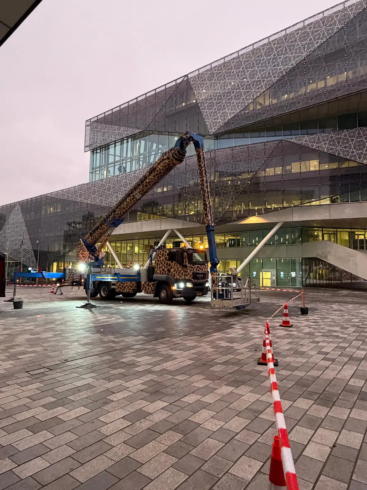 Controle dakrand gemeentehuis Nieuwegein