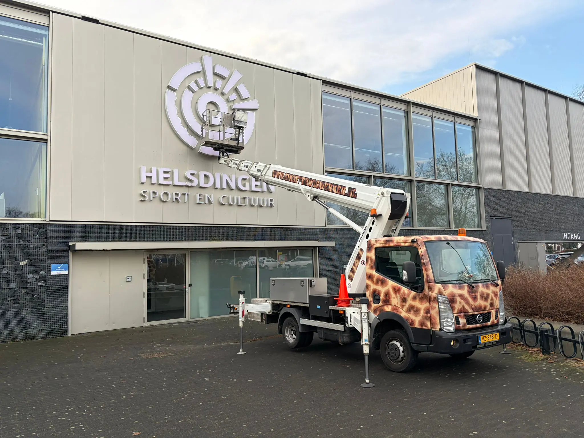 Jaarlijks onderhoud uitvoeren aan lichtreclame