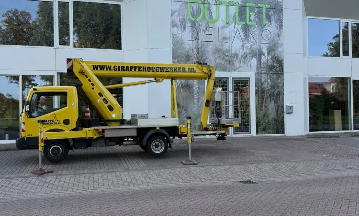 Verhuur 22 meter hoogwerker aan B2 Reclame
