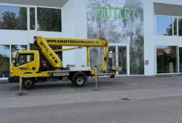 Verhuur 22 meter hoogwerker aan B2 Reclame
